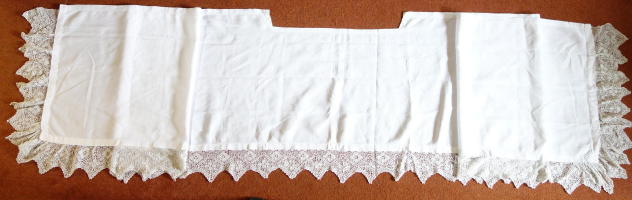 9268 Linen Altar Cloth Antique Maltese Lace